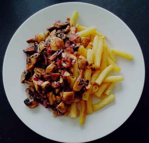 Nudeln mit Champignons